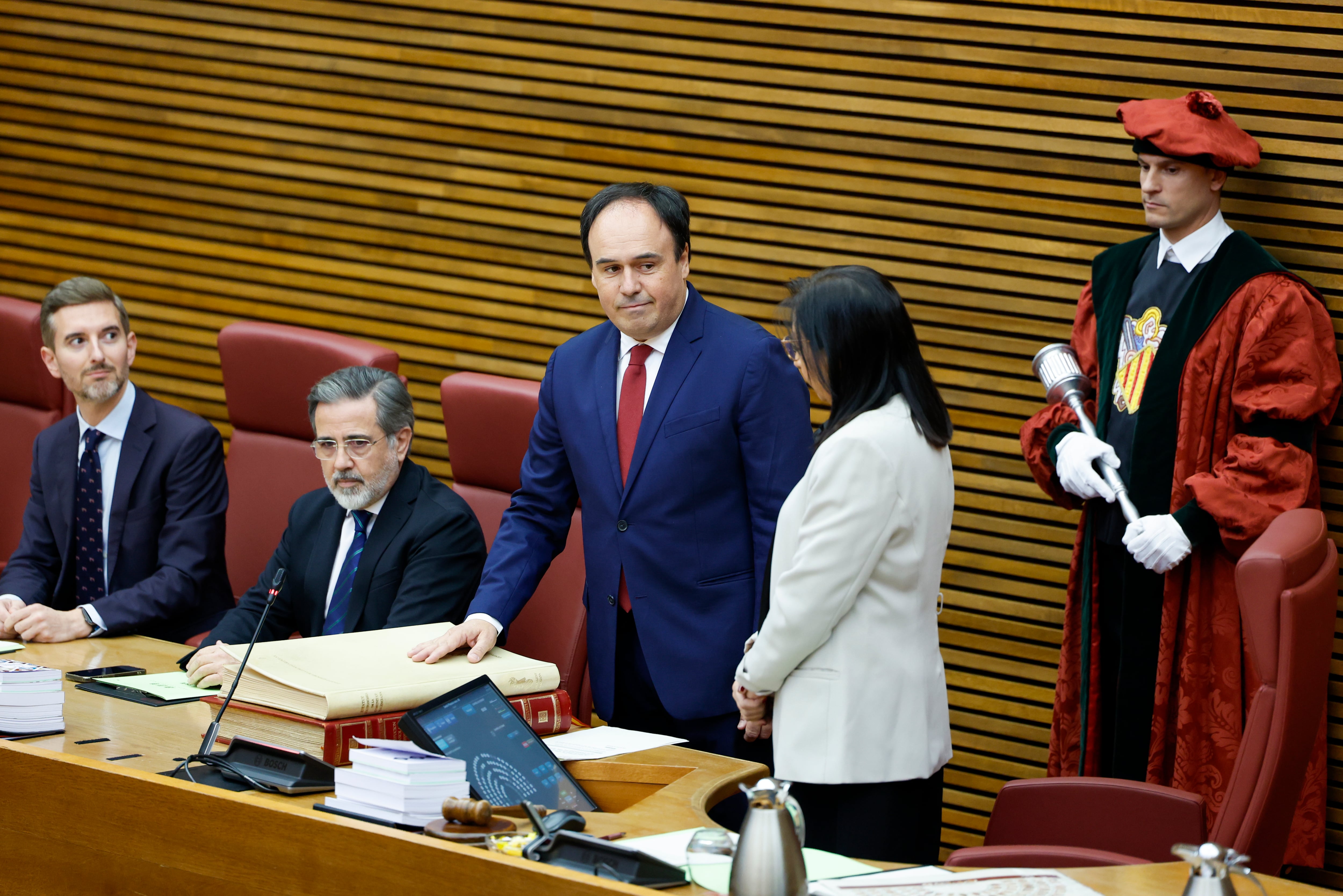 Juanfran Pérez Llorca durante el acto de toma posesión de su cargo ante el pleno de Les Corts Valencianes