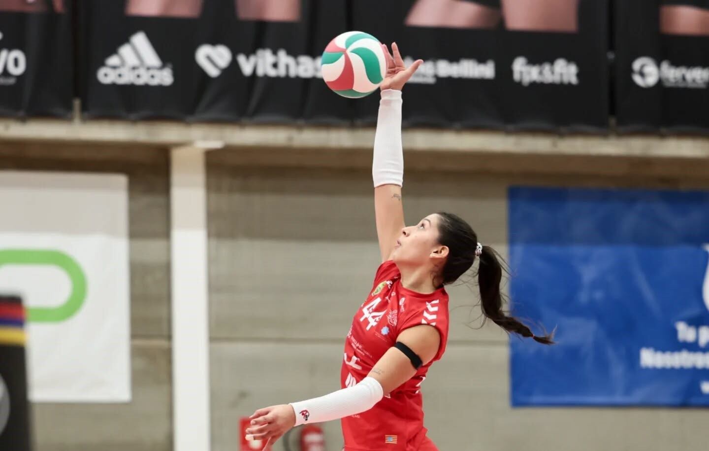 La jugadora colombiana es recupera d'una lesió que es va fer al partit contra l'Emevé.