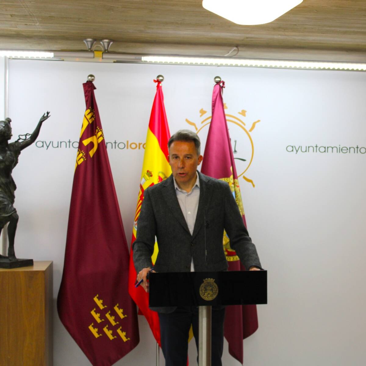 El alcalde de Lorca considera que la regulación masiva de 500.000 extranjeros es un "efecto llamada"