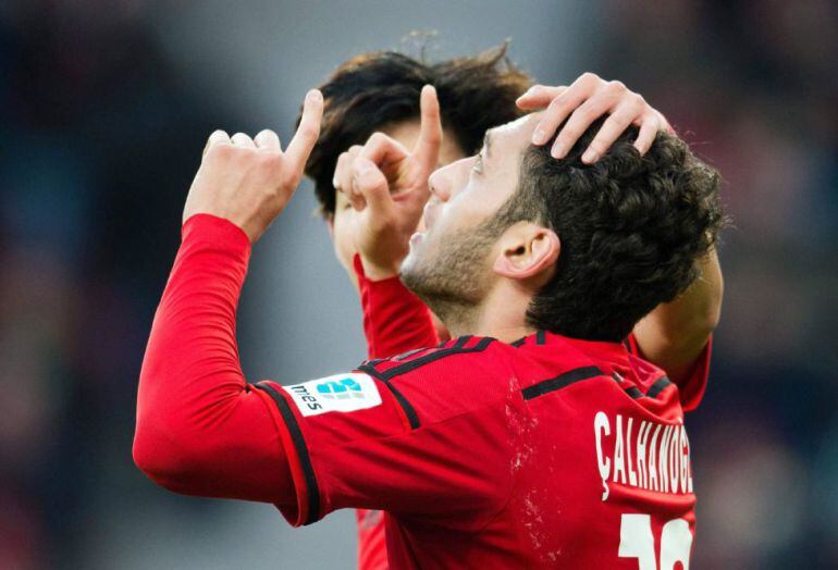 El turco Hakan Calhanoglu celebrando un gol con el Leverkusen