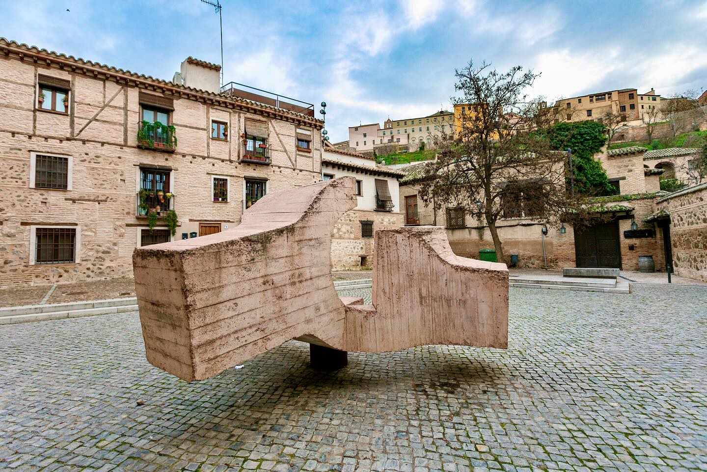 &#039;Lugar de Encuentros V&#039;, de Eduardo Chillida en la Plaza Alfonso VI