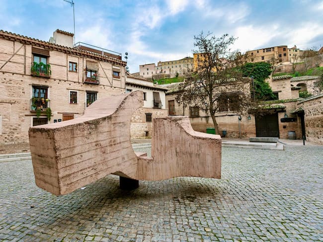 'Lugar de Encuentros V', de Eduardo Chillida en la Plaza Alfonso VI