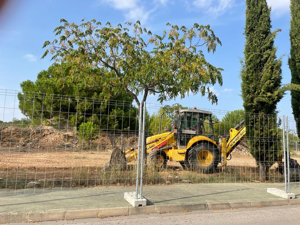 Imágenes de las obras de preparación del terreno del futuro PAI de Godella, que construirá 450 viviendas.