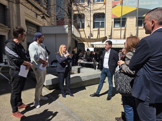 En el acto de inauguración del foro han estado las autoridades y ha contado con la presentación de los Jajajers