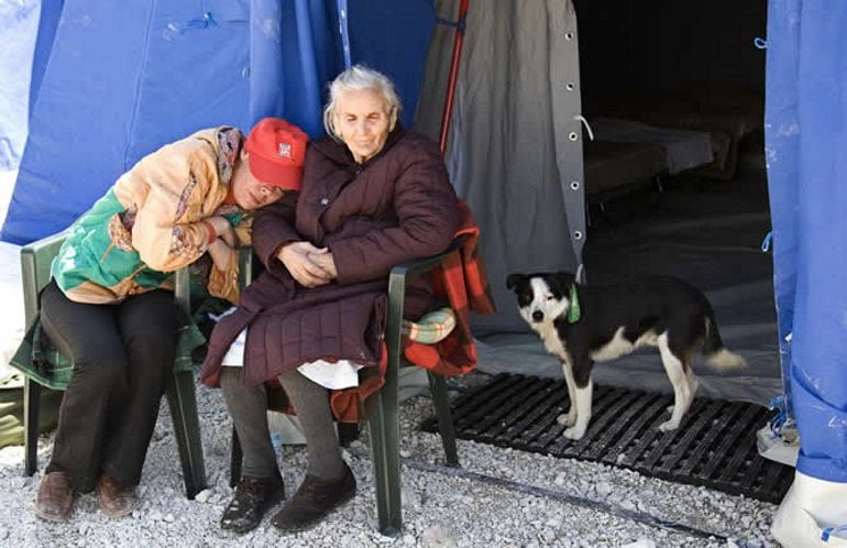 Tras el terremoto de 2009 muchos vecinos de la zona afectada durmieron a la intemperie o en tiendas de campaña.