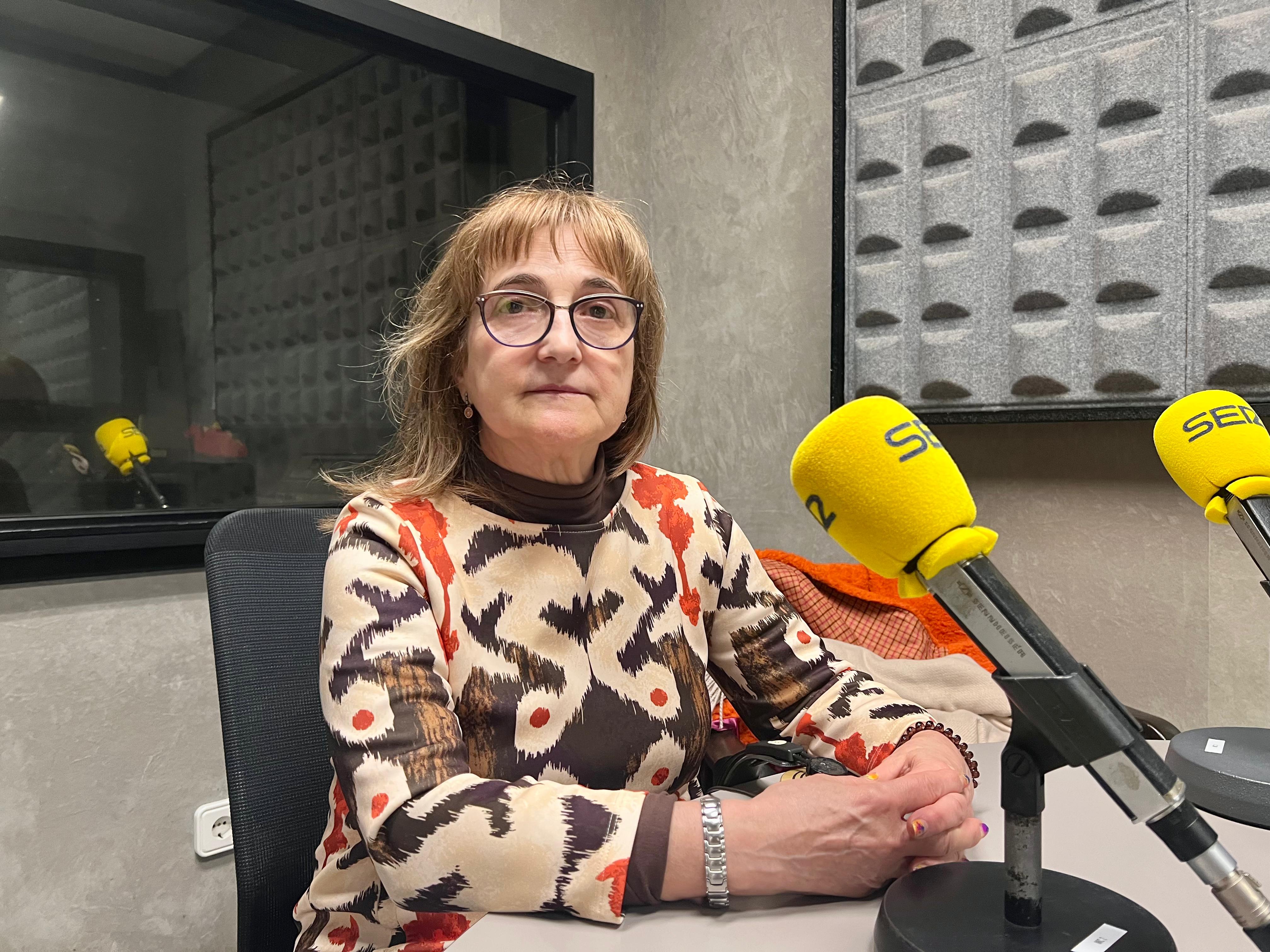 Nerea Zabala de la juguetería Jerónimo  en los estudios de Radio Eibar