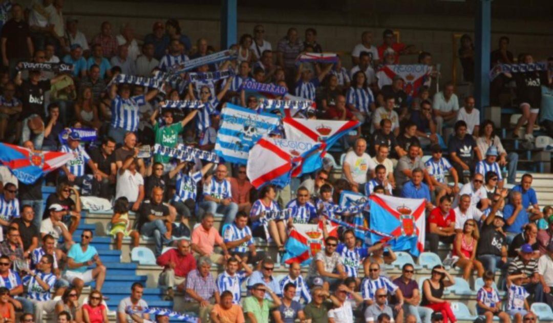 La Ponferradina regala una camiseta a los abonados que renueven su carnet. 