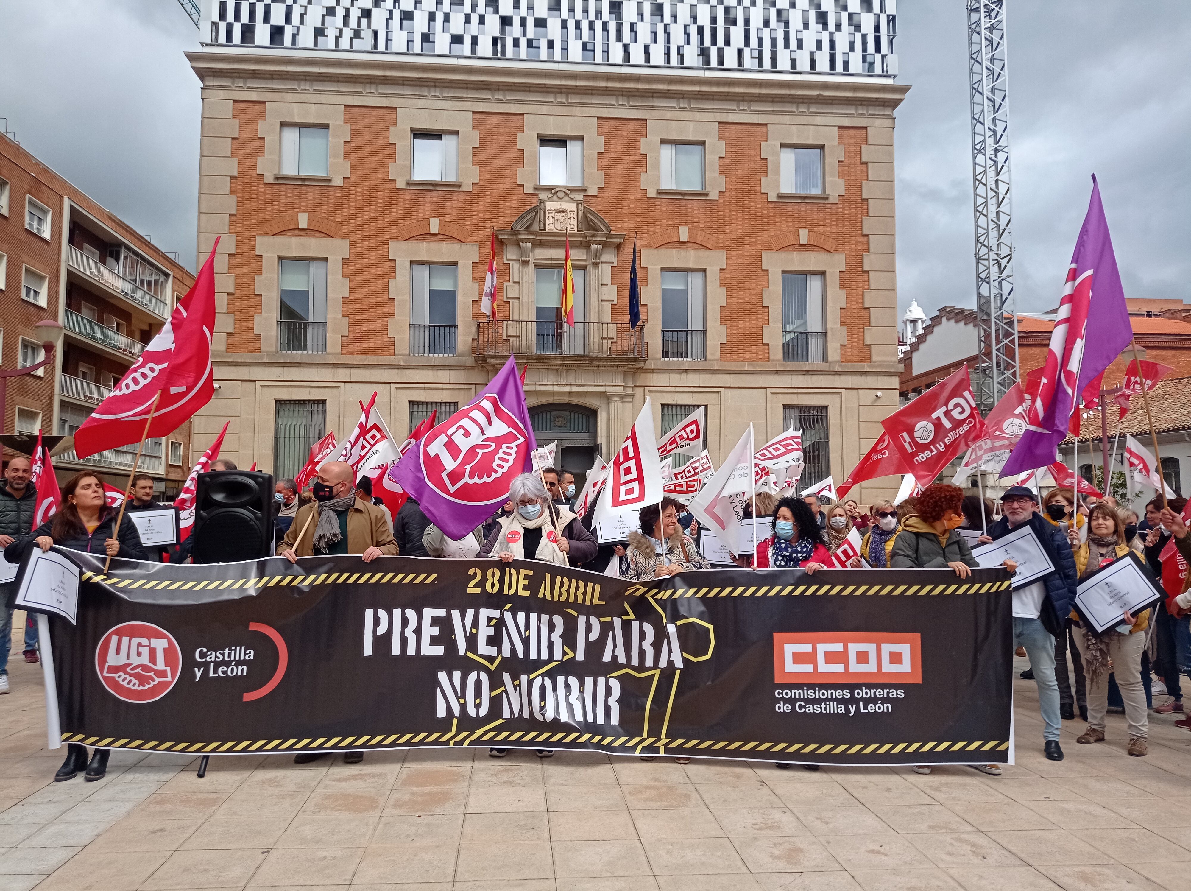 Concentración de UGT y CCOO en Palencia