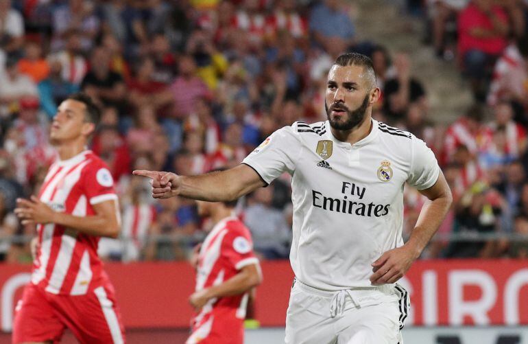 Benzema celebra su primer gol