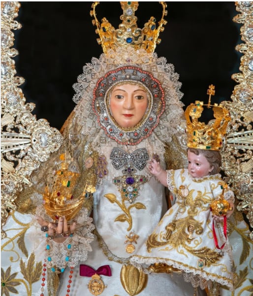 Imagen de archivo de la Virgen de Consolación de Utrera con el Niño Jesús en su brazo izquierdo