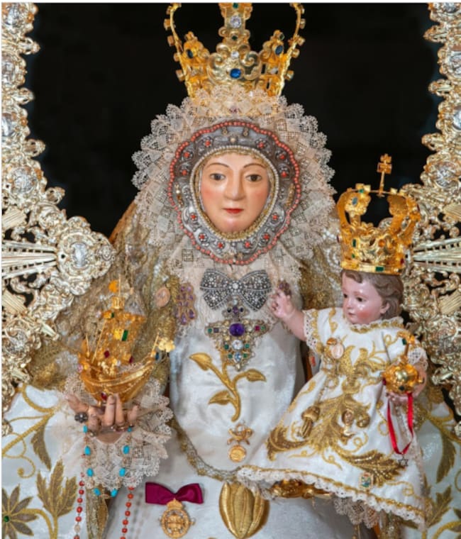 Imagen de archivo de la Virgen de Consolación de Utrera con el Niño Jesús en su brazo izquierdo