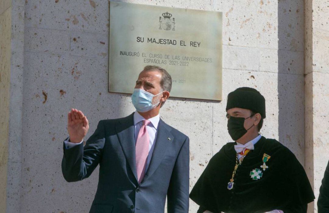 El Rey de España, Felipe VI, con el rector de la Universidad de Córdoba y presidente de la CRUE-Universidades Españolas, José Carlos Gómez Villamandos , en la inauguración de el curso académico 2021-22 de las universidades españolas a 20 de septiembre 2021 en Córdoba 