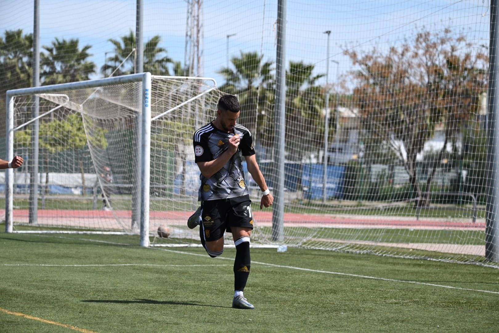 Álvaro Rey celebra el gol del empate