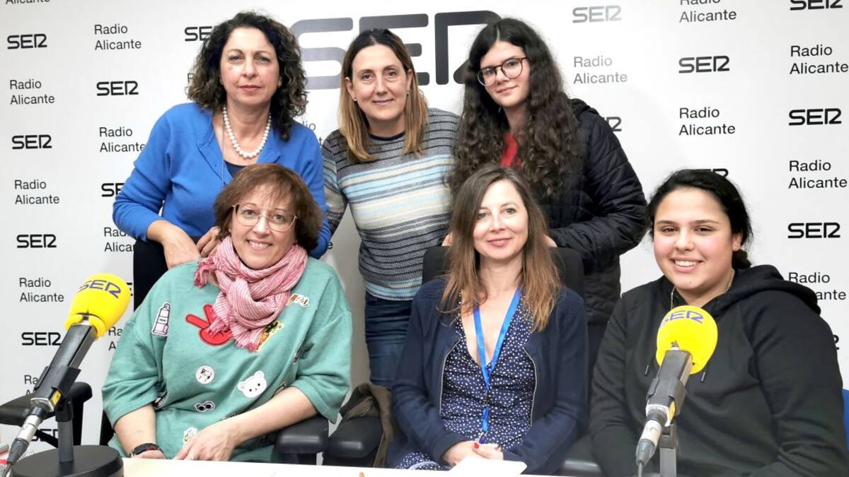 Maria Cianci, Amparo Andujar, Rosamaria Gallo, Olga Ducat, Florence Zink y Lucy participantes en un programa Erasmus+ sobre salud y estilo de vida en centros educativos