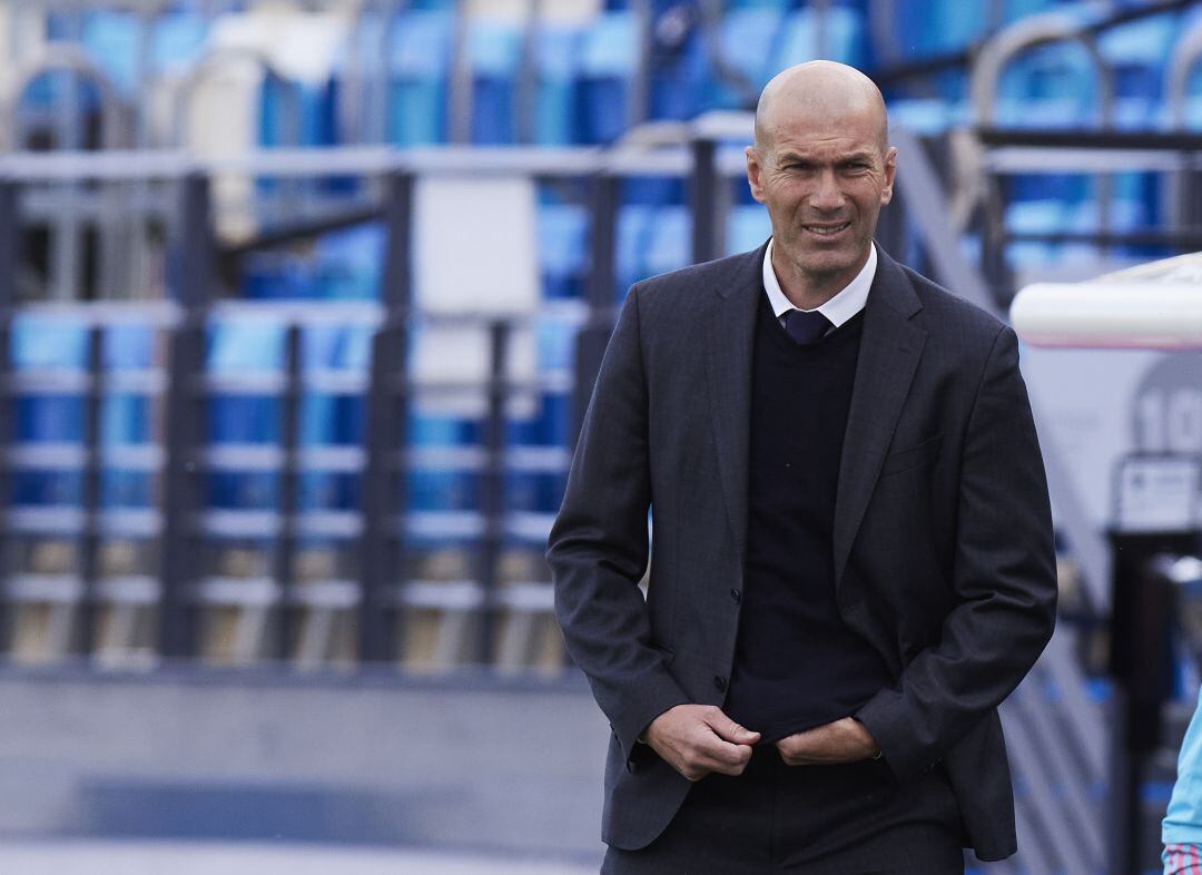 Zidane, durante un partido cuando dirigía al Real Madrid