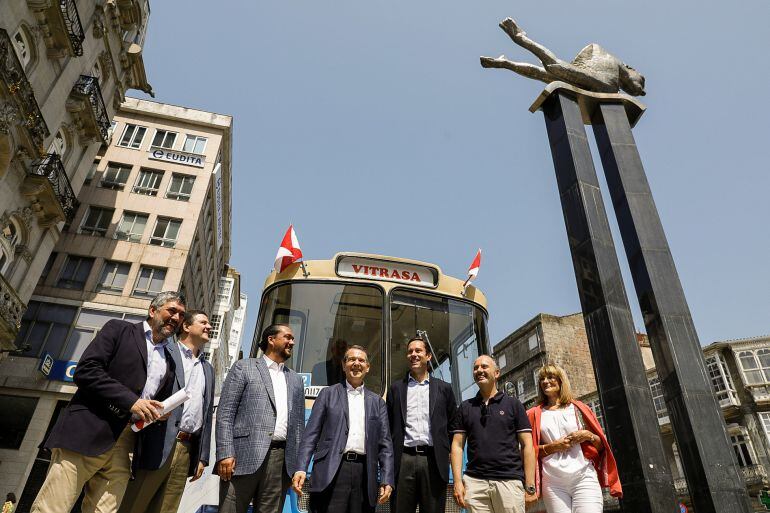 Vitrasa recuerda sus 50 años con un viaje de uno de sus primeros autobuses