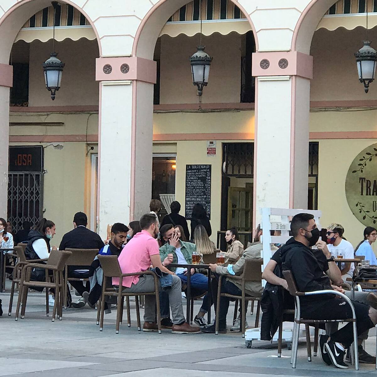 La hostelería reivindica una mayor flexibilización del ocio nocturno y las barras