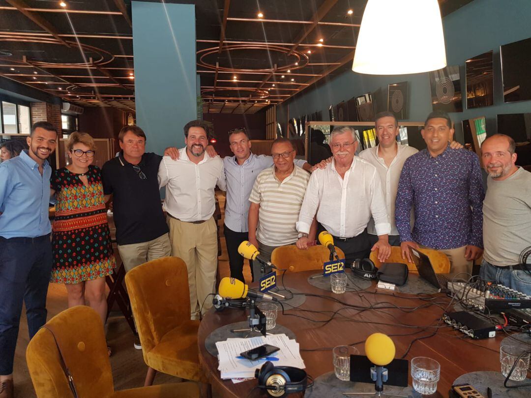 La representación del Málaga, junto a miembros de la SER, tras su intervención