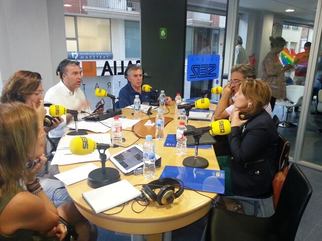 Imagen de los participantes en el especial de La Ventana CV celebrado en la SER de Vinaròs