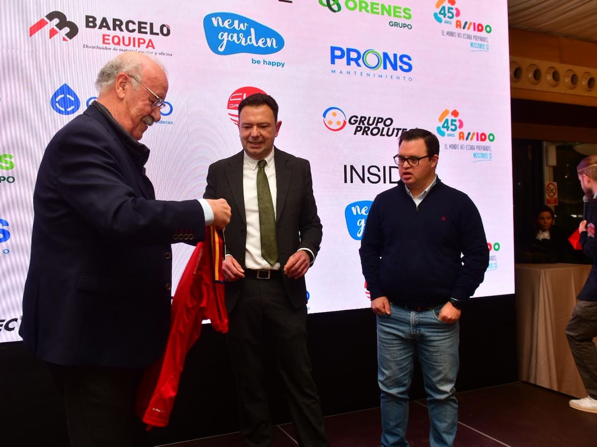 ASSIDO celebra su 45º aniversario y nombra Socio de Honor a Álvaro del Bosque en una gala llena de emoción