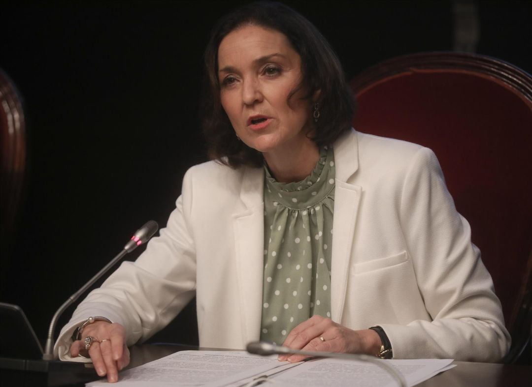 La ministra de Industria, Comercio y Turismo, Reyes Maroto, durante su intervención en el Encuentro SER organizado en la Cámara de Comercio de Sevillla.