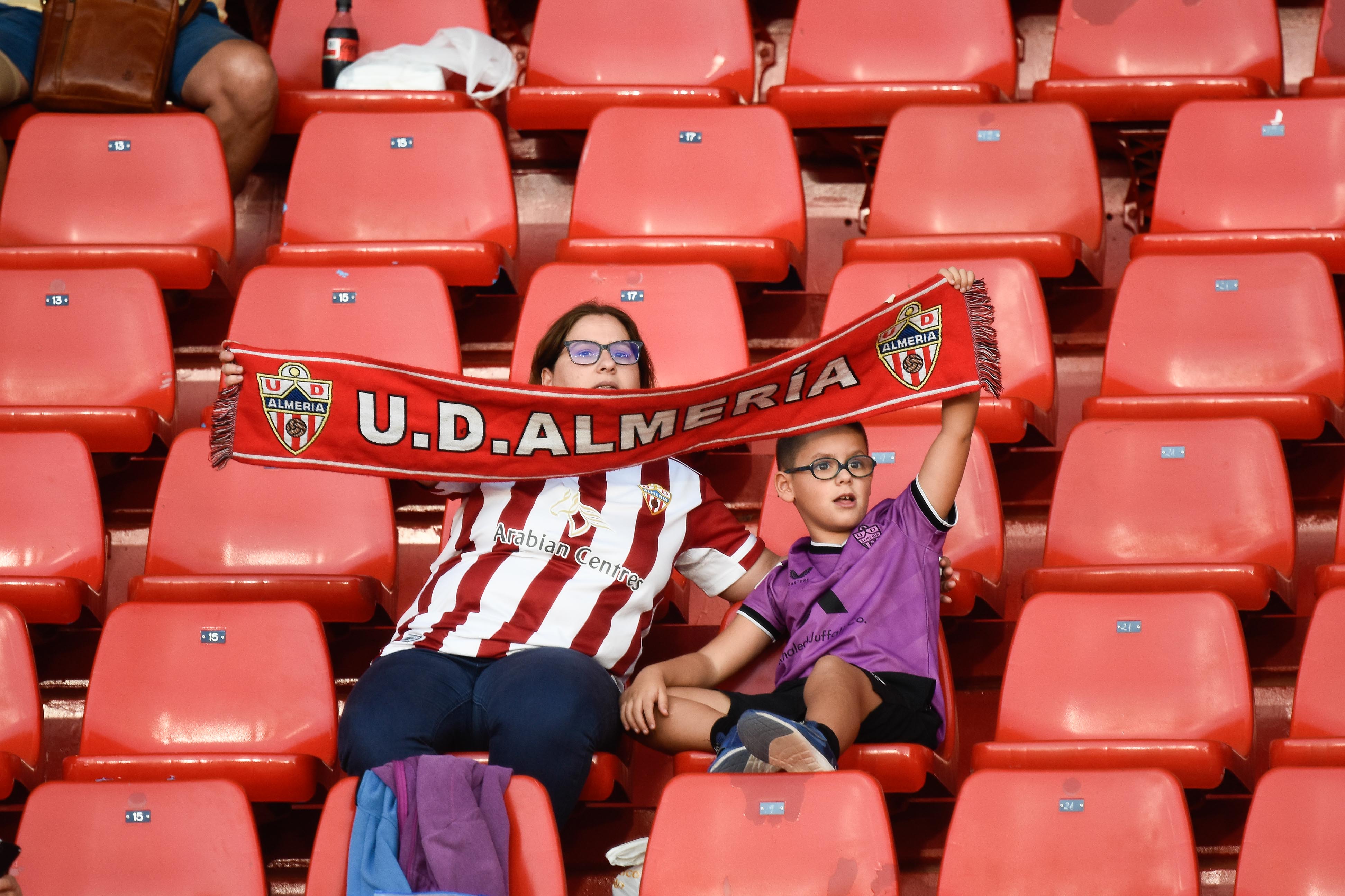 Se ven demasidas butacas vacías.