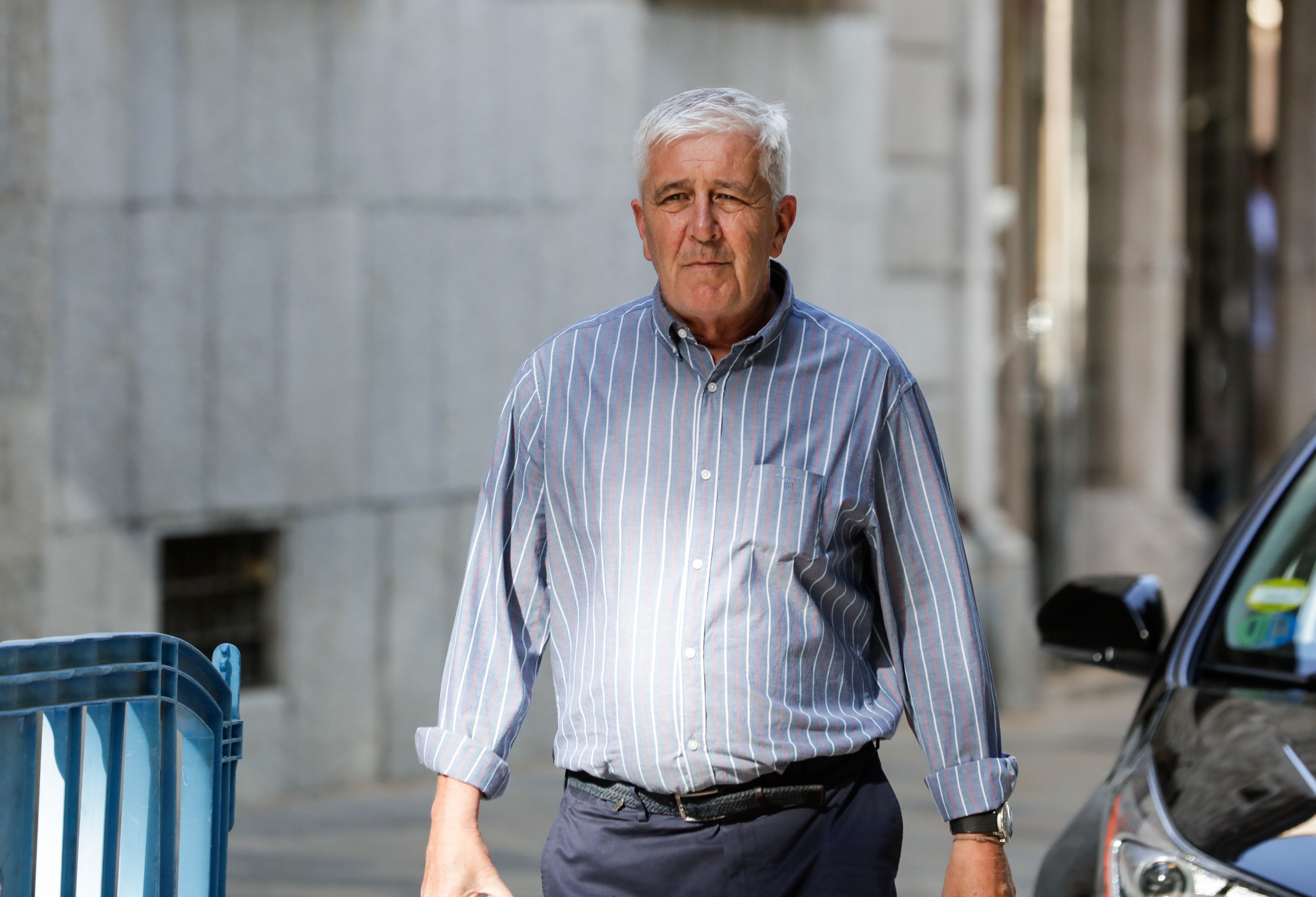 PALMA DE MALLORCA, 13/06/2022.- El acusado Bartolomé Sbert llega a la Audiencia de Palma con motivo del comienzo del juicio por corrupción al magnate de la noche Bartolomé Cursach y otros 15 acusados de una supuesta trama de tratos de favor, con policías, políticos y funcionarios, que duró dieciséis años. EFE/ Atienza
