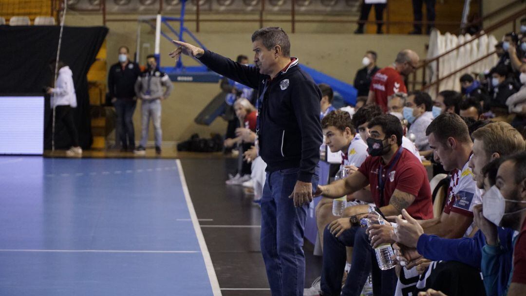 Manolo Cadenas ya está al frente del ABANCA Ademar 