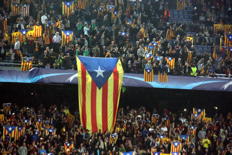 El Futbol Club Barcelona demana al TAS que la UEFA respecti la llibertat d'expressió i deixi que els seguidors portin estelades a l'estadi