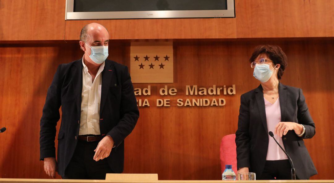 El viceconsejero de Asistencia Sanitaria y Salud Pública de la Comunidad, Antonio Zapatero, y la directora general de Salud Pública, Elena Andradas