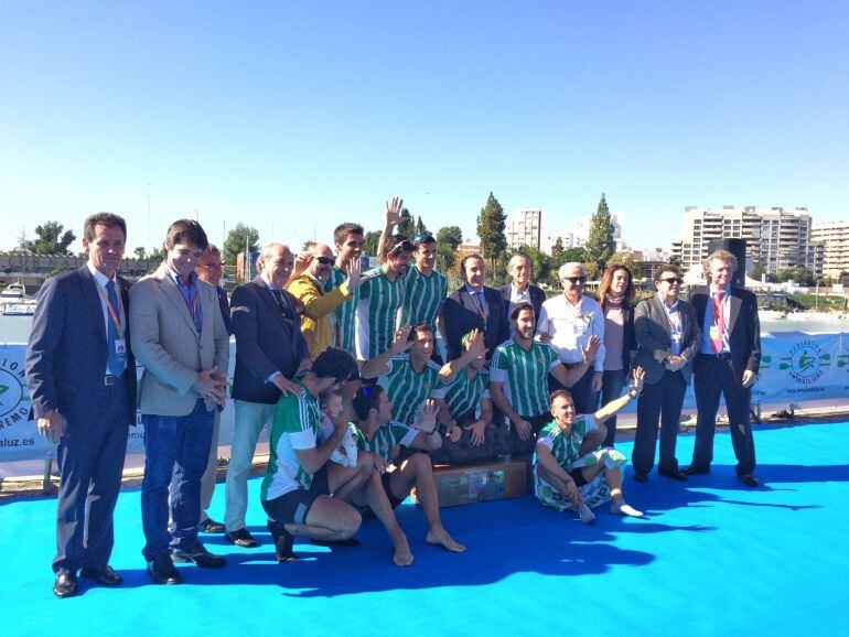 El Betis gana la edición 2015 de la regata Sevilla-Betis. Superioridad desde el inicio de la embarcación verdiblanca. 