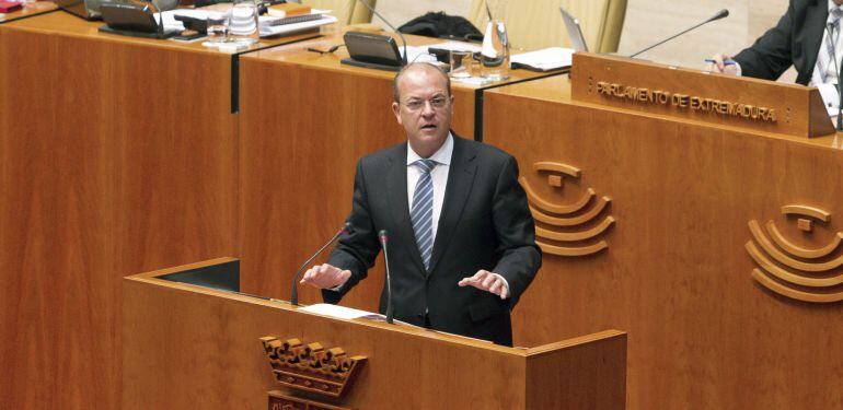 El presidente del Gobierno de Extremadura, José Antonio Monago , durante el Pleno del Parlamento de Extremadura (Imagen de archivo)