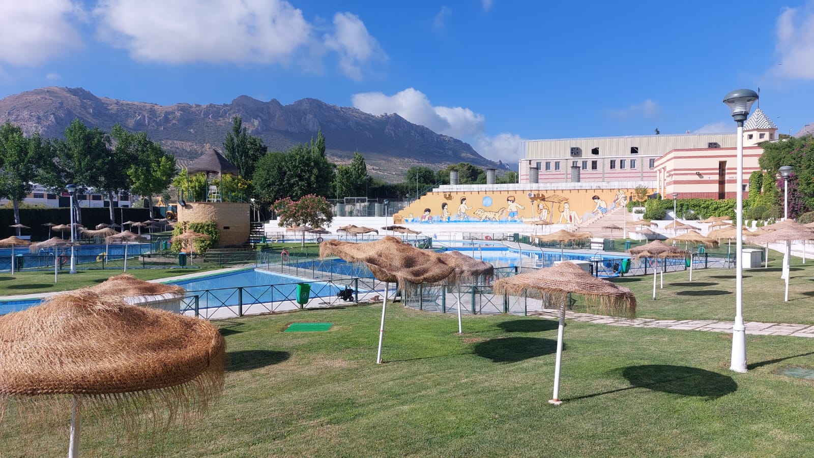 Otra vista de la Piscina Municipal de Jódar