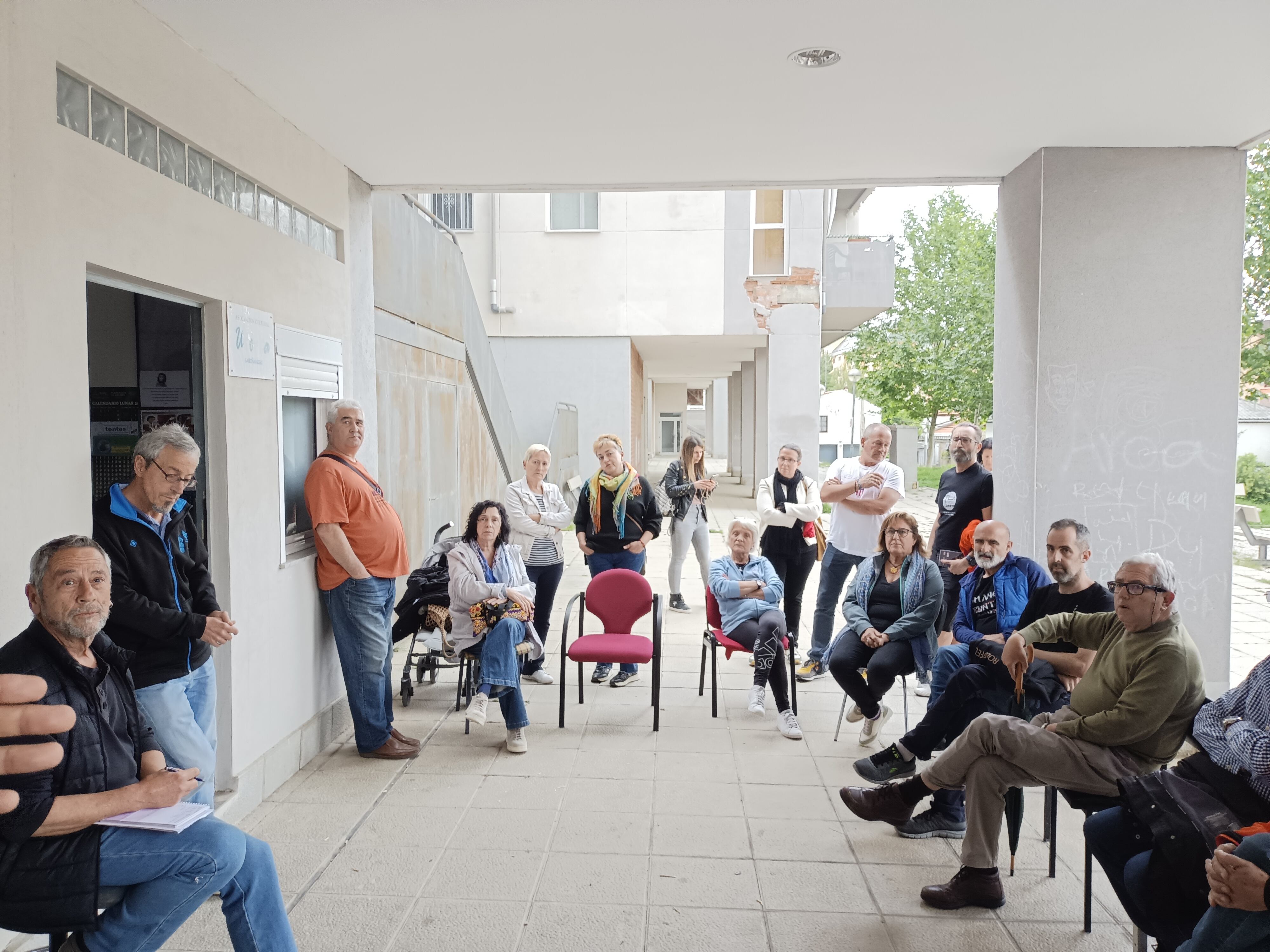 Una treintena de personas asistían a la asamblea de Cambiar Sabiñánigo de este lunes