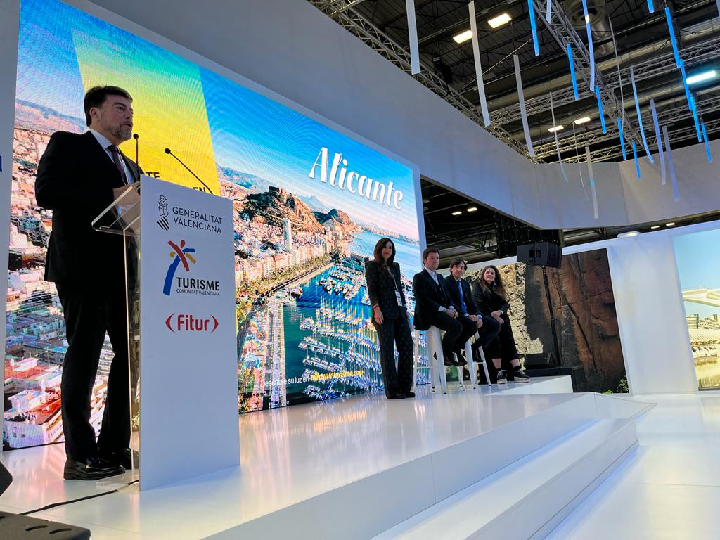 El alcalde Barcala durante la presentación de Alicante en la feria Fitur 2024