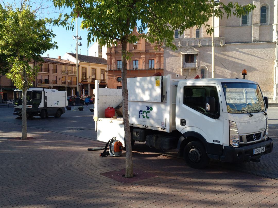 FCC es todavía la actual empresa que gestiona las basuras y la limpieza diaria de la villa