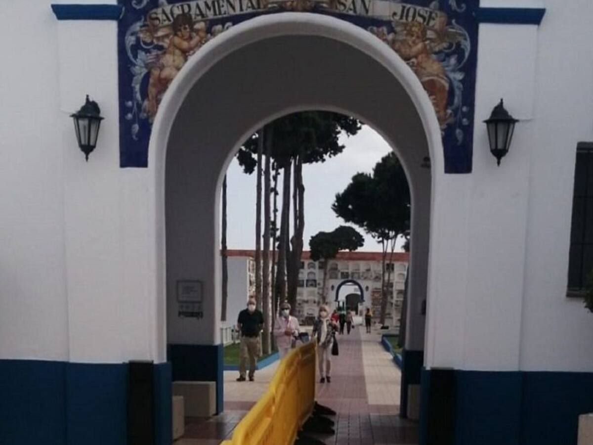 Un dispositivo de Policía Local controlará desde el martes el cementerio de La Línea