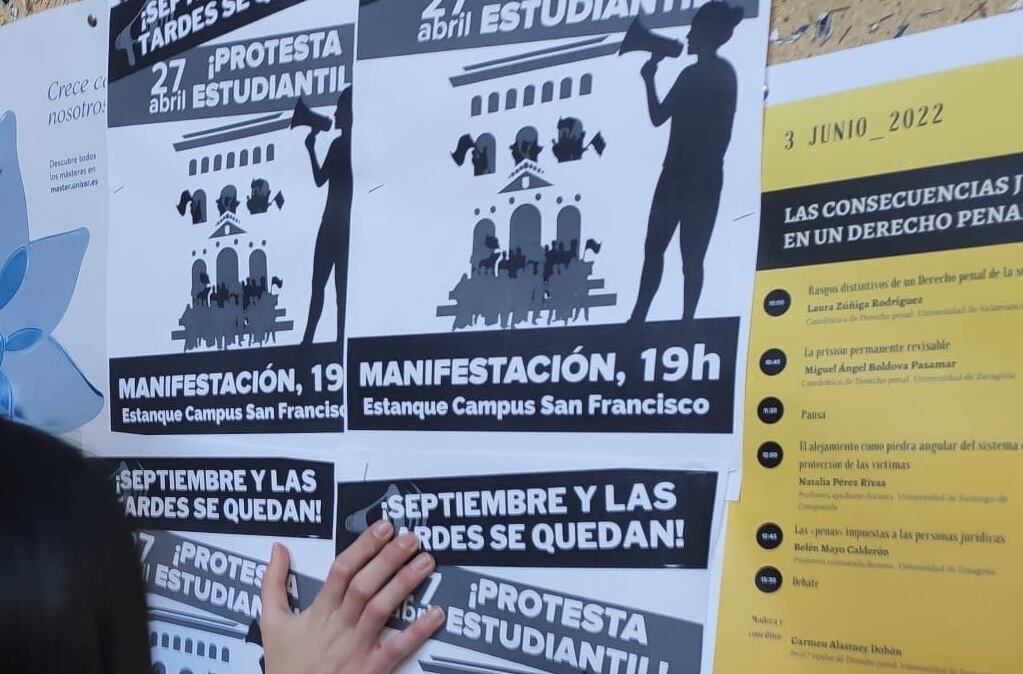 Carteles de la protesta de estudiantes de la Universidad de Zaragoza