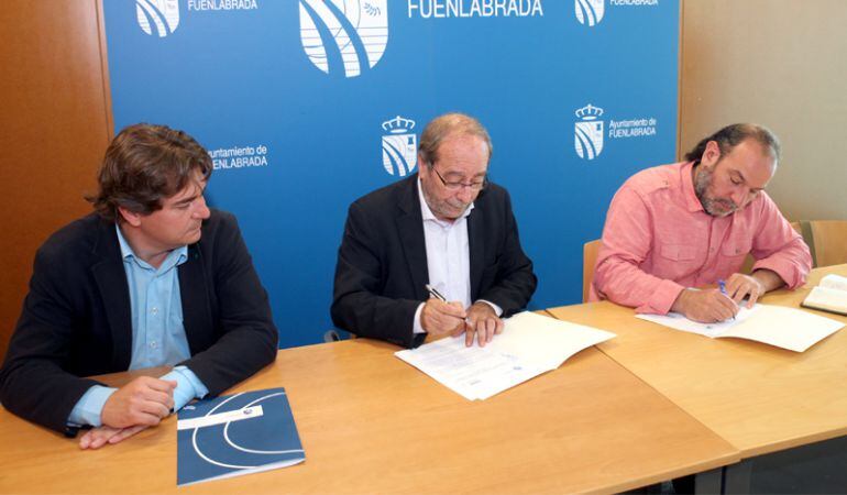 Firma del convenio entre el Ayuntamiento de Fuenlabrada y CEAR para la acogida de refugiados. 