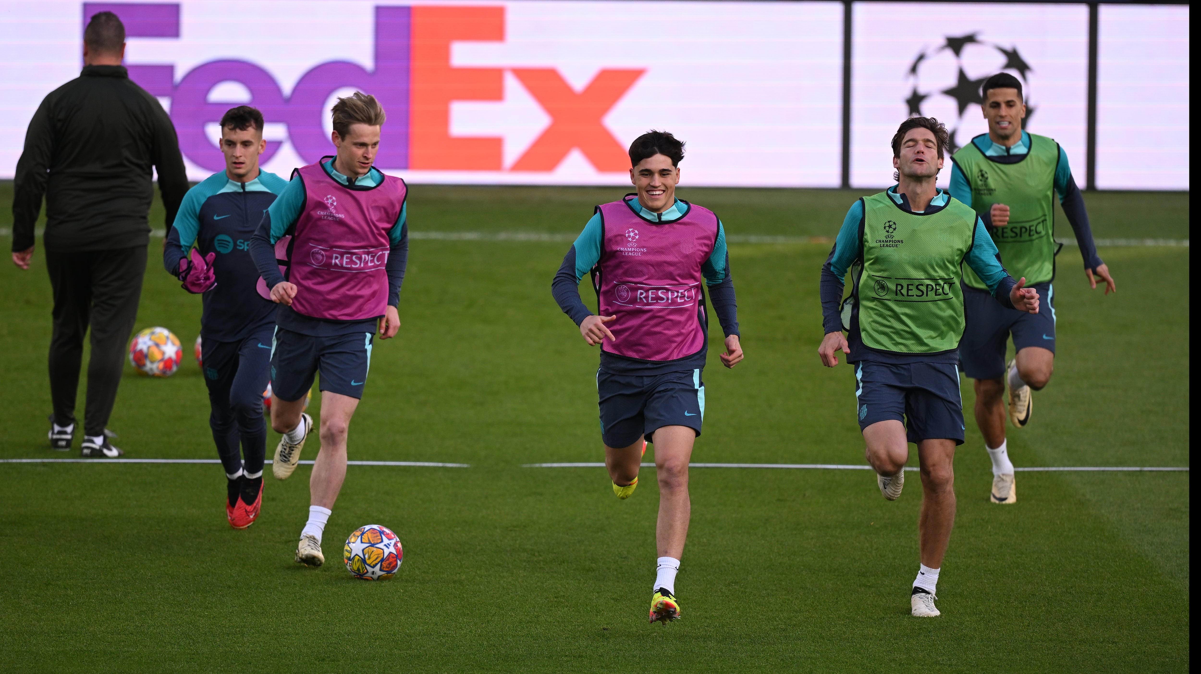 Sesión de entrenamiento del FC Barcelona en el Parque de los Príncipes