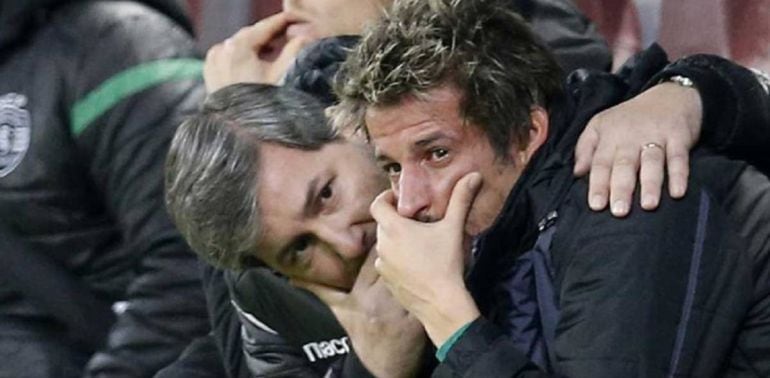 Coentrao, en el momento en el que se echa a llorar en pleno banquillo del Sporting