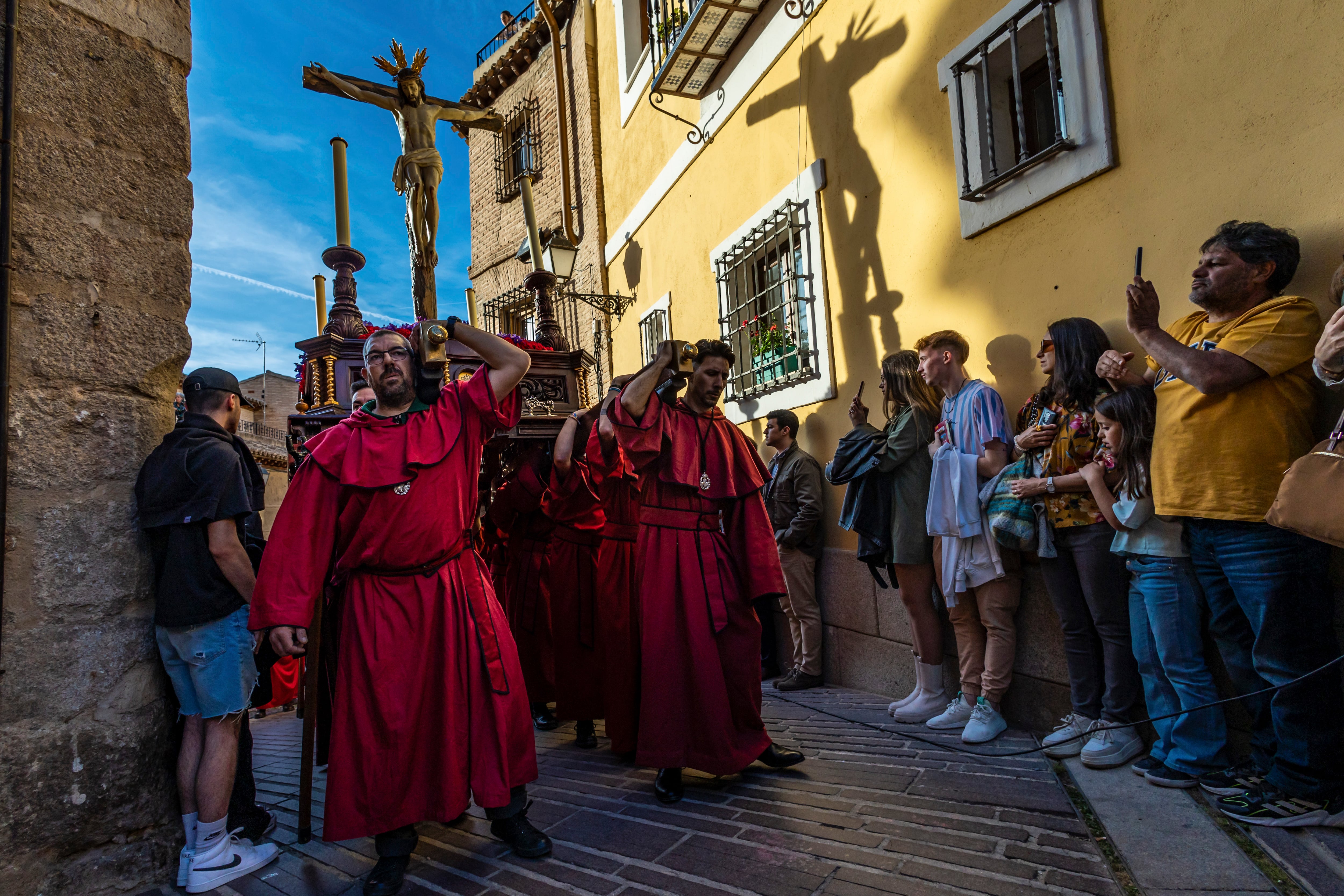 Procesión del Santísimo Cristo de la Misericordia por las calles del casco histórico de Toledo este Viernes Santo