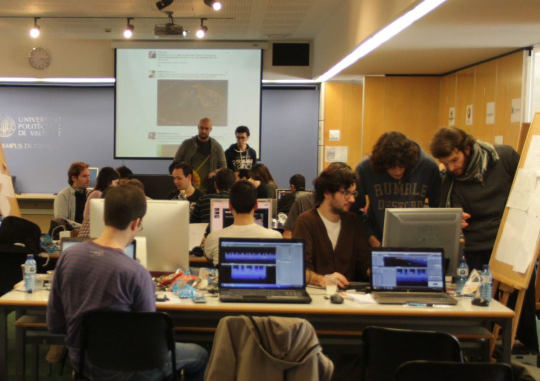 Estudiantes en el Campus de Gandia. 