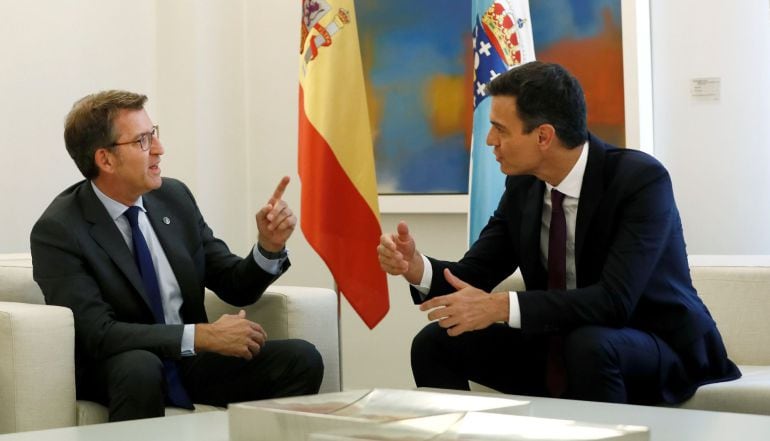 Imagen de archivo del presidente del gobierno, Pedro Sánchez, y el presidente del PP, Alberto Núñez Feijóo