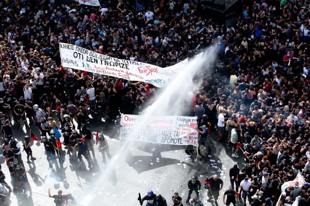 Miles de ciudadanos aguardan en Atenas la sentencia sobre Amanecer Dorado