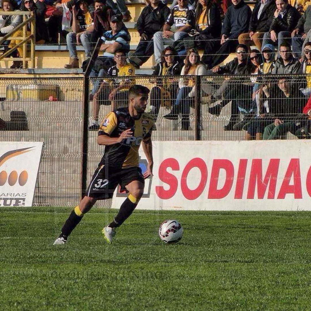 Carlos Martínez durante un partido con el Coquimbo de Chile