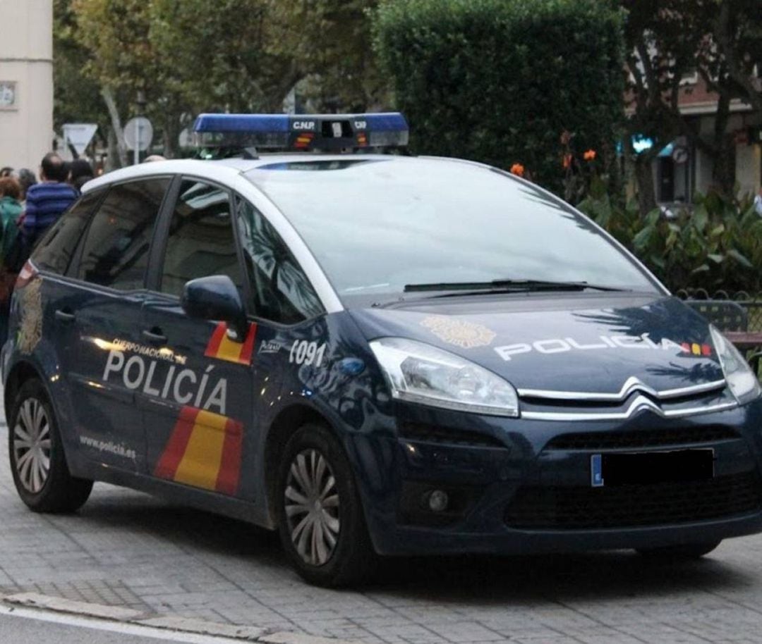 Imagen de archivo de un coche de la Policía Nacional de Gandia. 