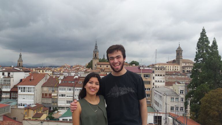 GONZALO HENRIQUEZ E ITZEL CHÁVEZ. ESTUDIANTES DE INTERCAMBIO EN LA UPV-EHU