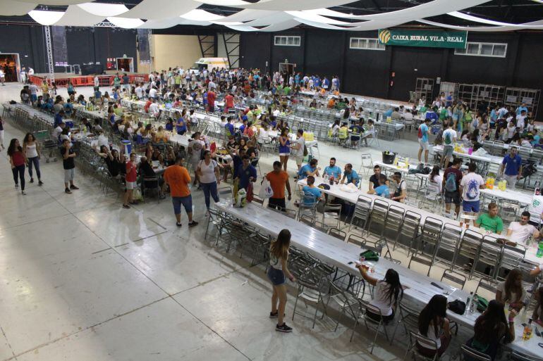 Imagen de los peñistas en el 26ª concurso de 'empedraos'