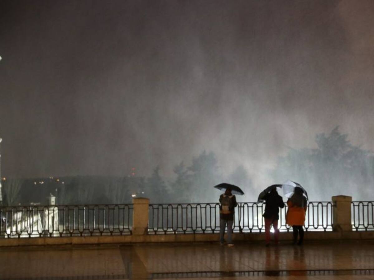 El viento obliga a los bomberos a hacer más de 220 salidas en la región